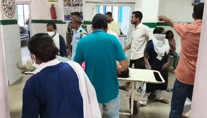 بھارت میں مندر کے باہر بھگدڑ، 7 افراد ہلاک، متعدد زخمی