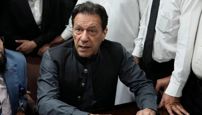 وفاقی حکومت نے بانی پی ٹی آئی کو شفاء انٹرنیشنل اسپتال منتقل کرنے کے سپریم کورٹ کے حکم کے خلاف نظرِثانی کی درخواست دائر کردی۔