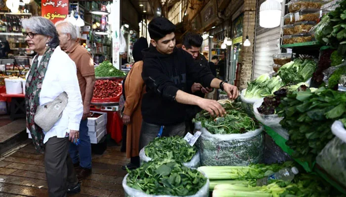 ایران میں 6 ماہ کی جنگ کے اثرات، مہنگائی اور بنیادی سہولتوں کی قلت نے عوام کو گھیر لیا