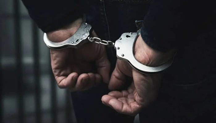فیصل آباد: خاتون ٹیچر کی جعلی نازیبا تصاویر بنا کر پھیلانے کے الزام میں ملزم گرفتار